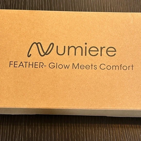 Lumiere Feather Skincare Mask - White and Red - Picture 8 of 8